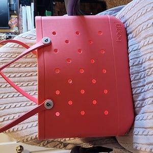 EUC Bogg bag in salmon/coral